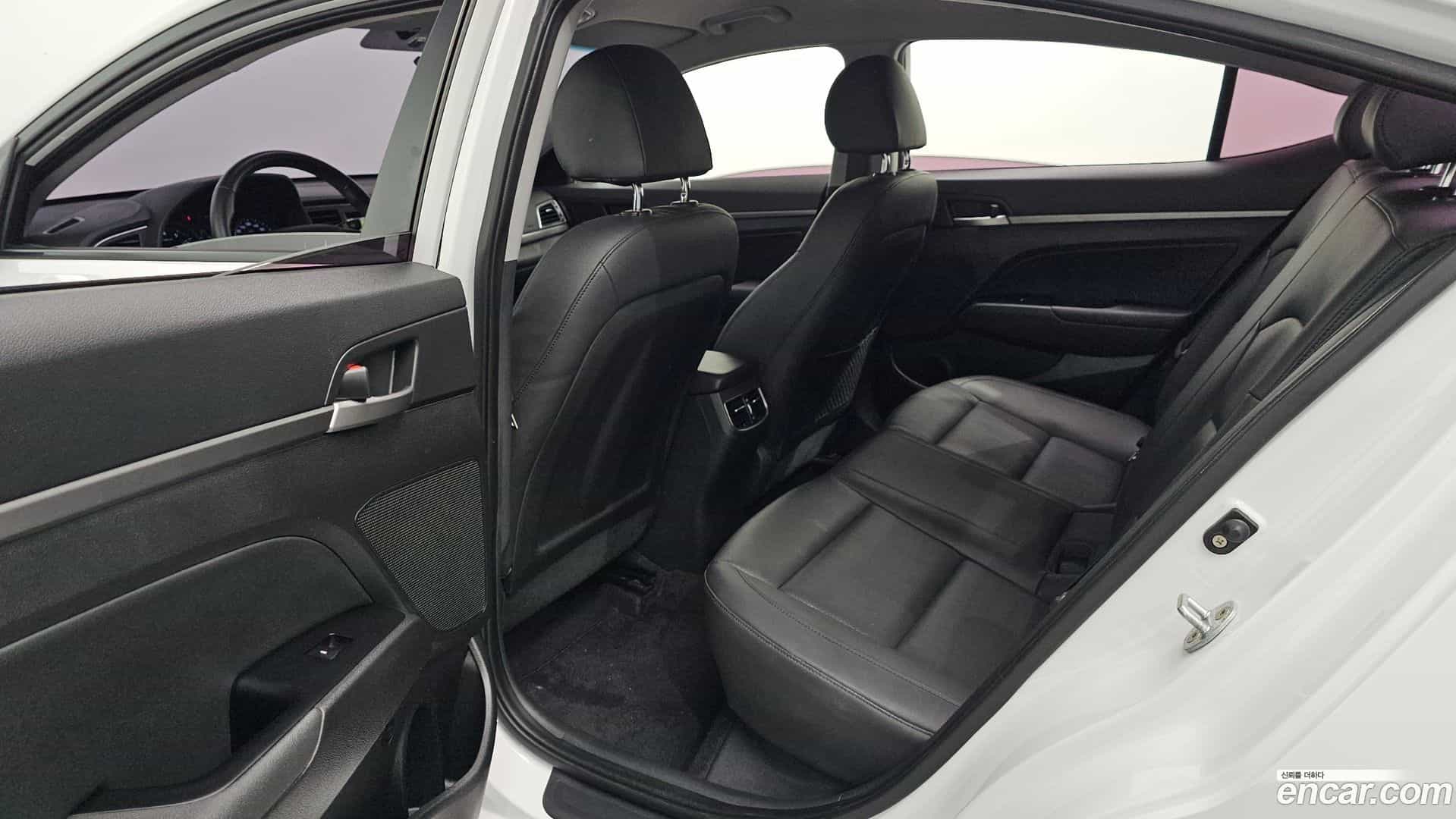 AVANTE Hyundai 2016.0-OPTION-015