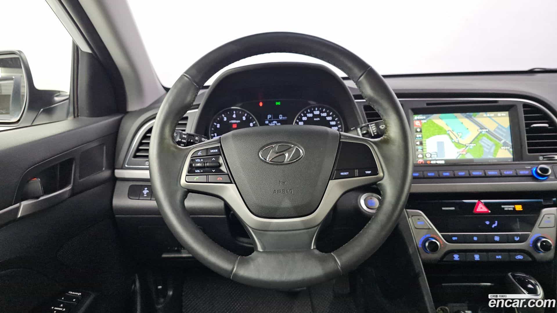 AVANTE Hyundai 2016.0-OPTION-016