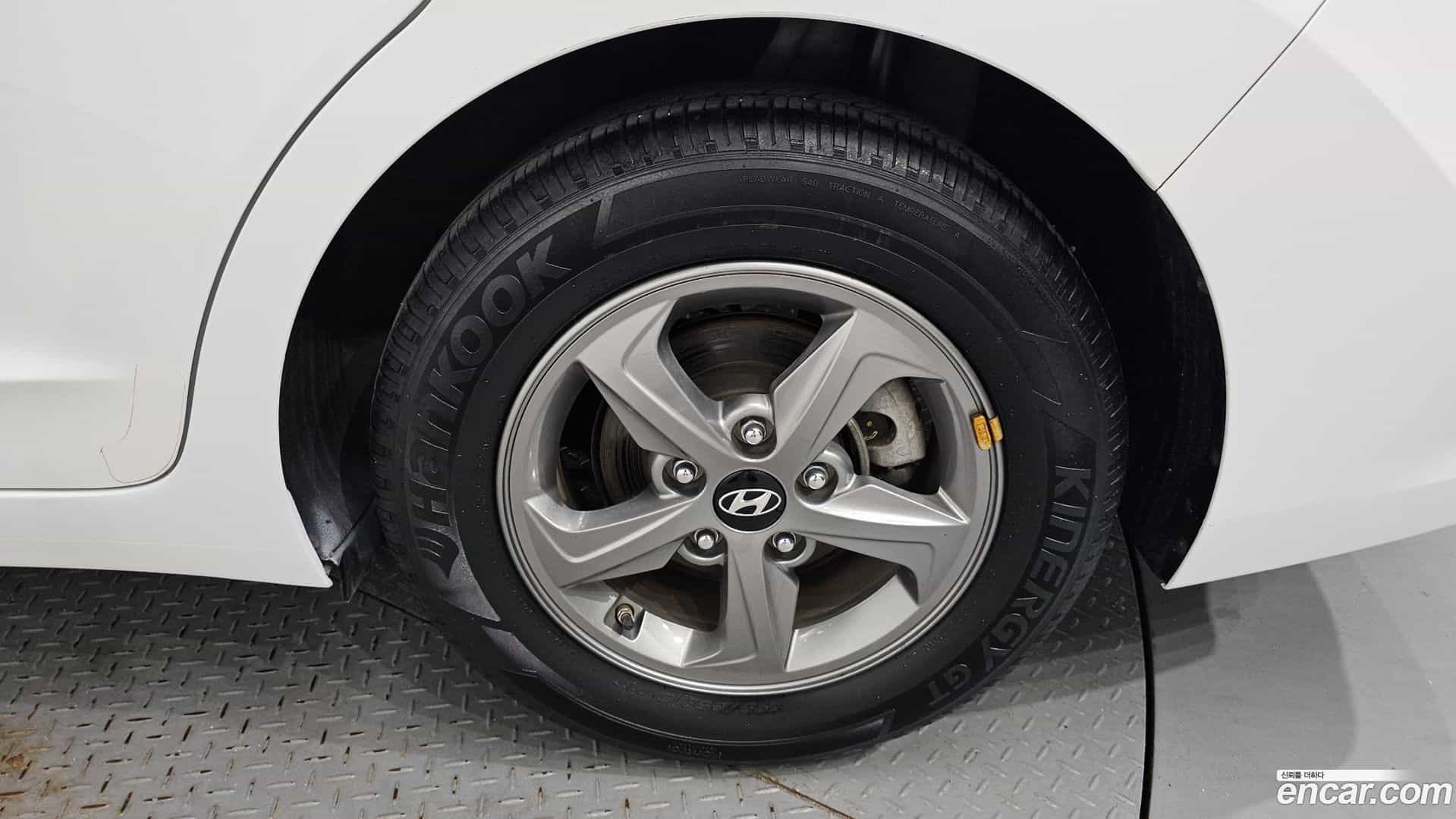 AVANTE Hyundai 2016.0-OUTER-031