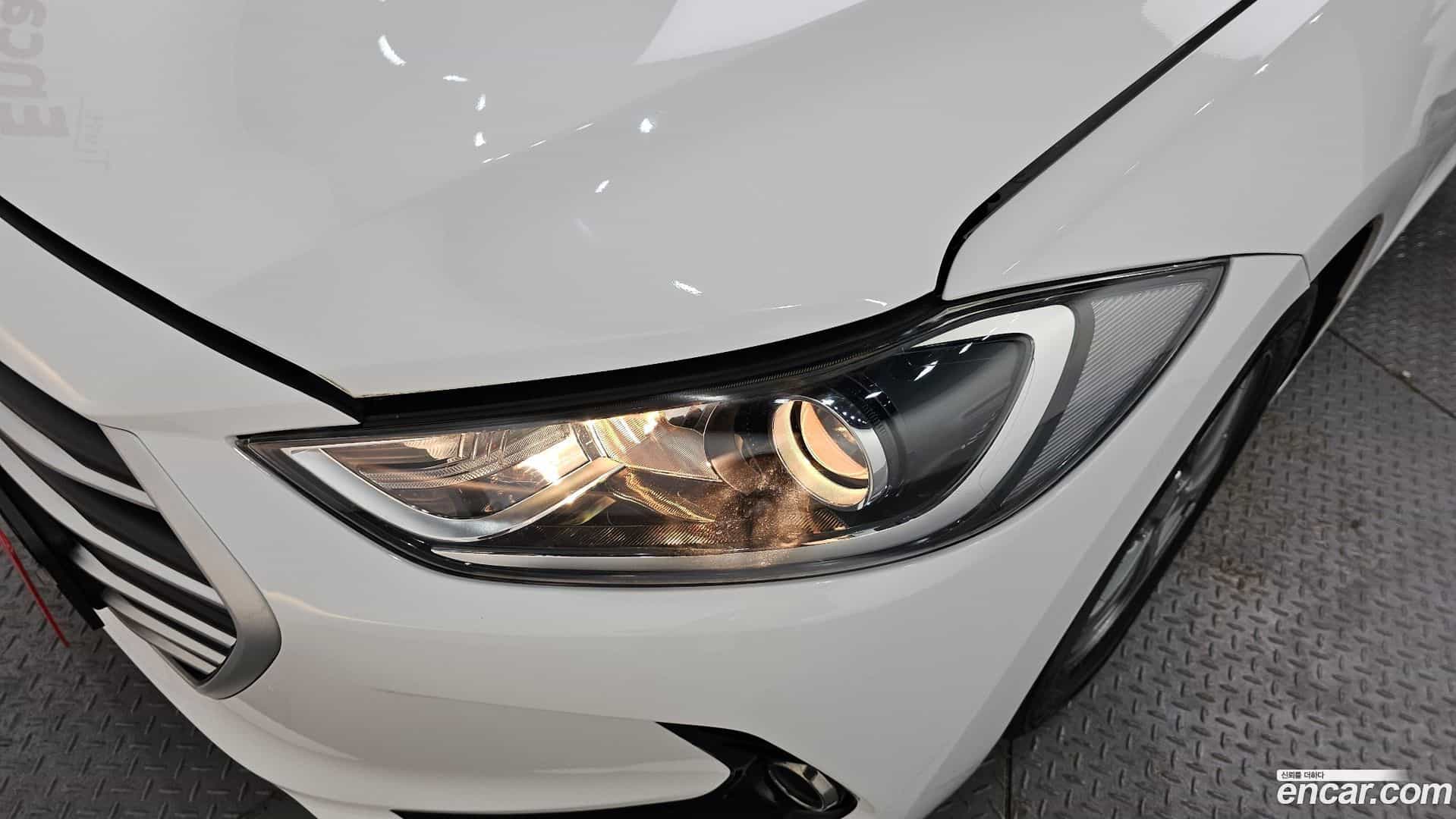AVANTE Hyundai 2016.0-OUTER-032