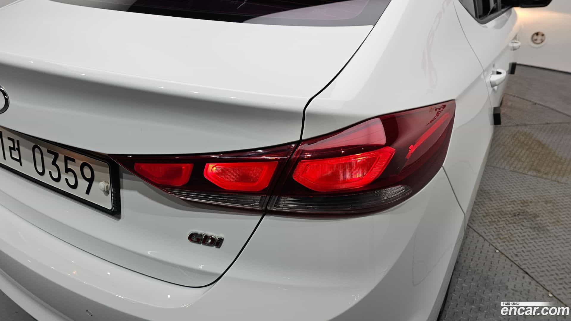 AVANTE Hyundai 2016.0-OUTER-033