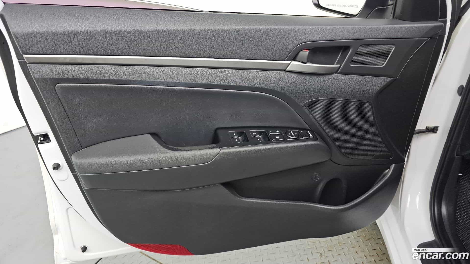 AVANTE Hyundai 2016.0-INNER-034