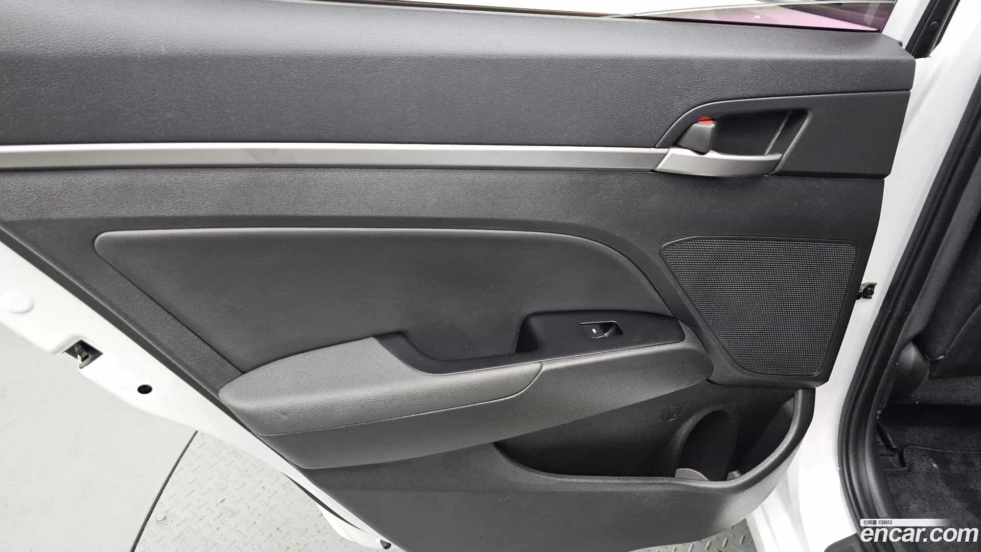 AVANTE Hyundai 2016.0-INNER-035