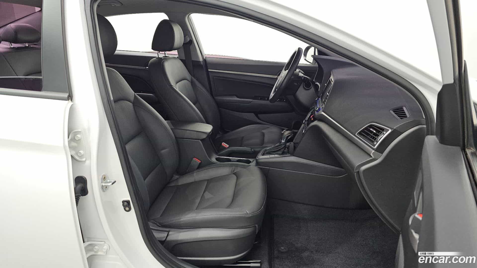AVANTE Hyundai 2016.0-INNER-036