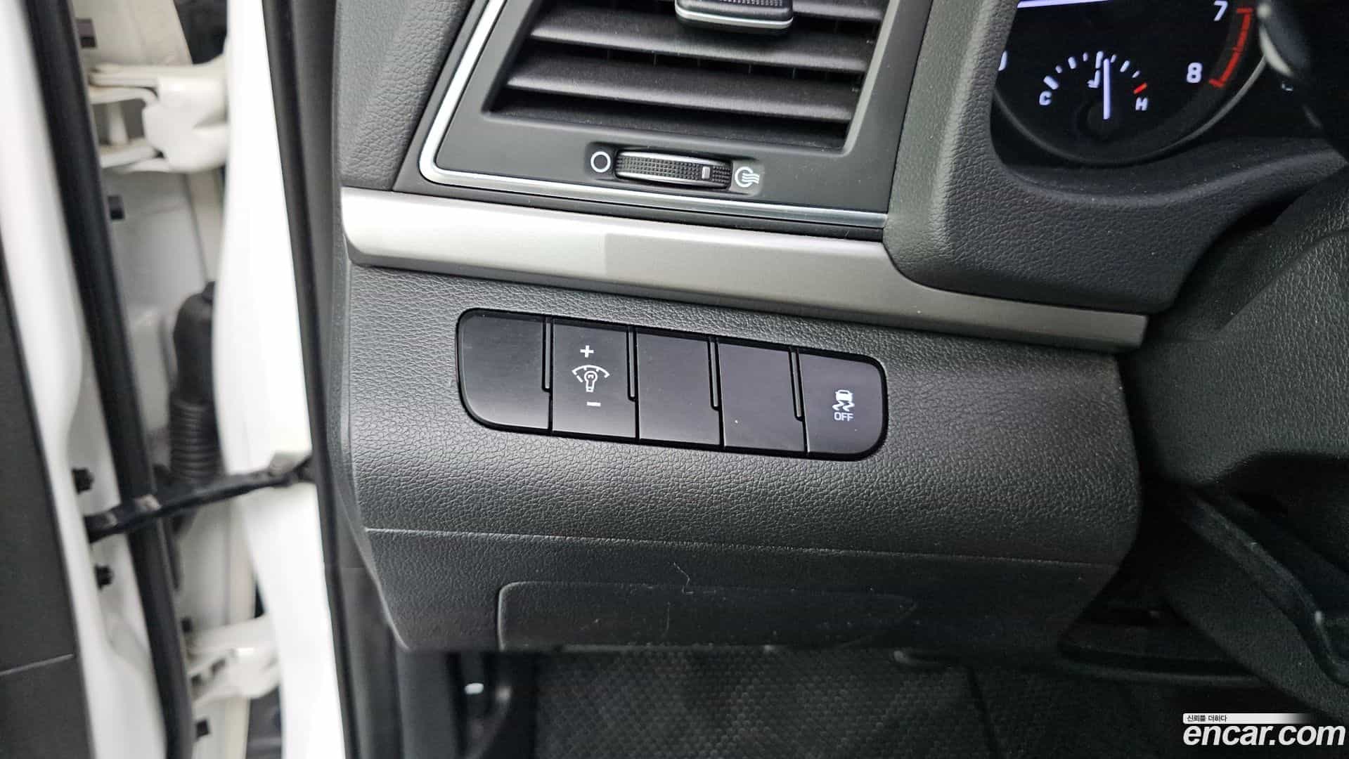 AVANTE Hyundai 2016.0-OPTION-040