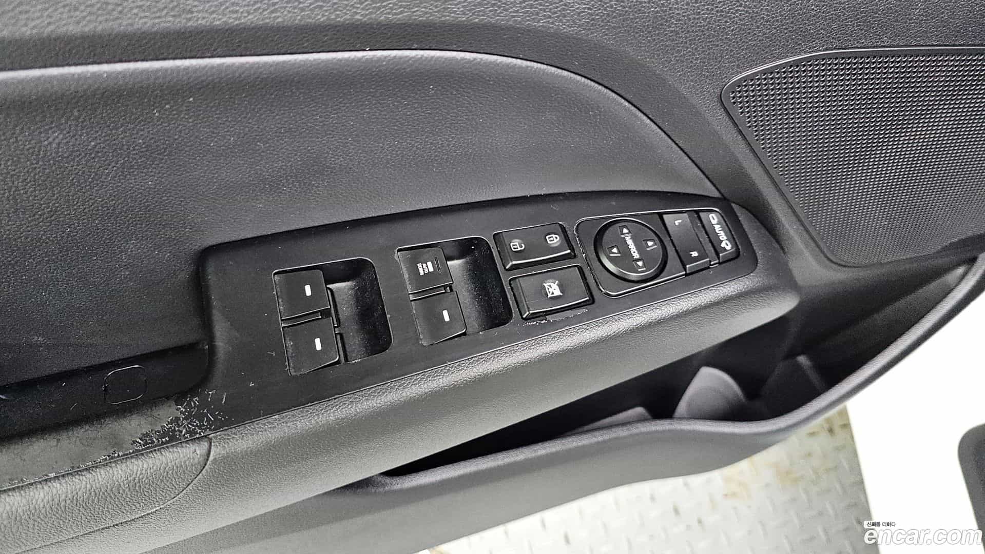 AVANTE Hyundai 2016.0-OPTION-043