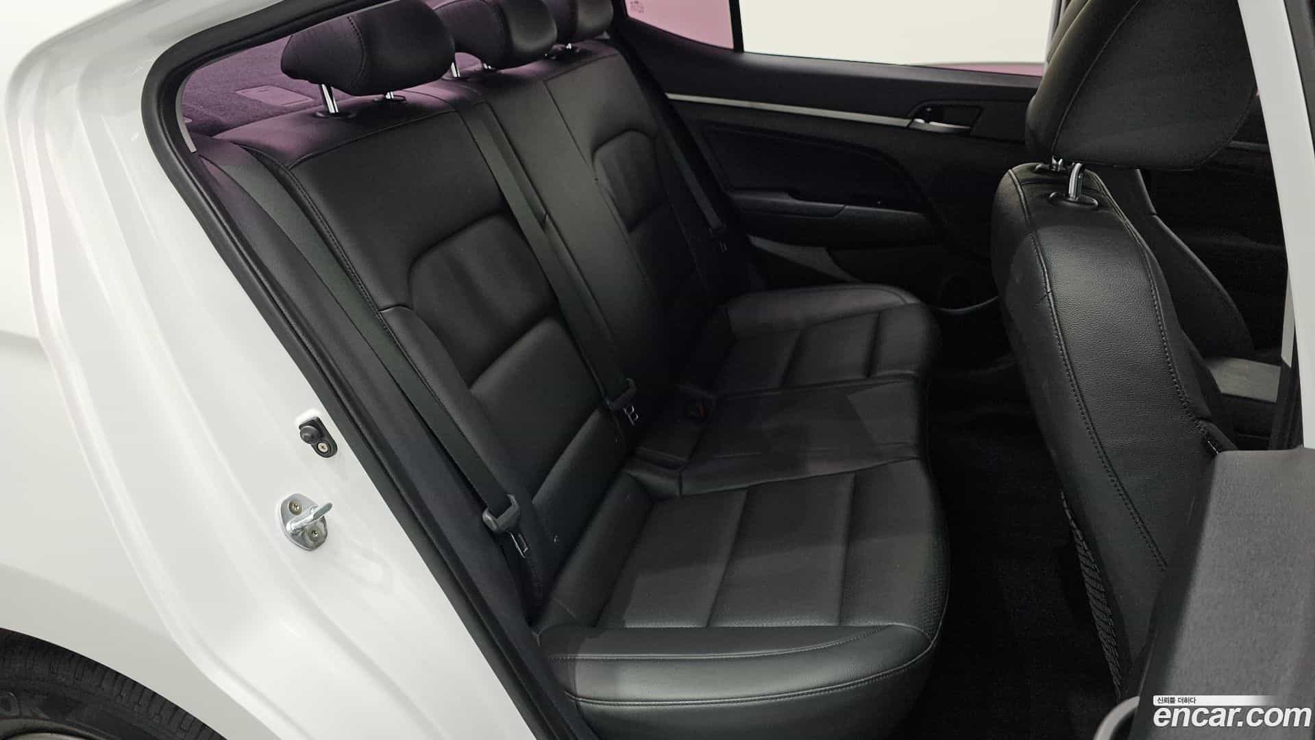 AVANTE Hyundai 2016.0-OPTION-044