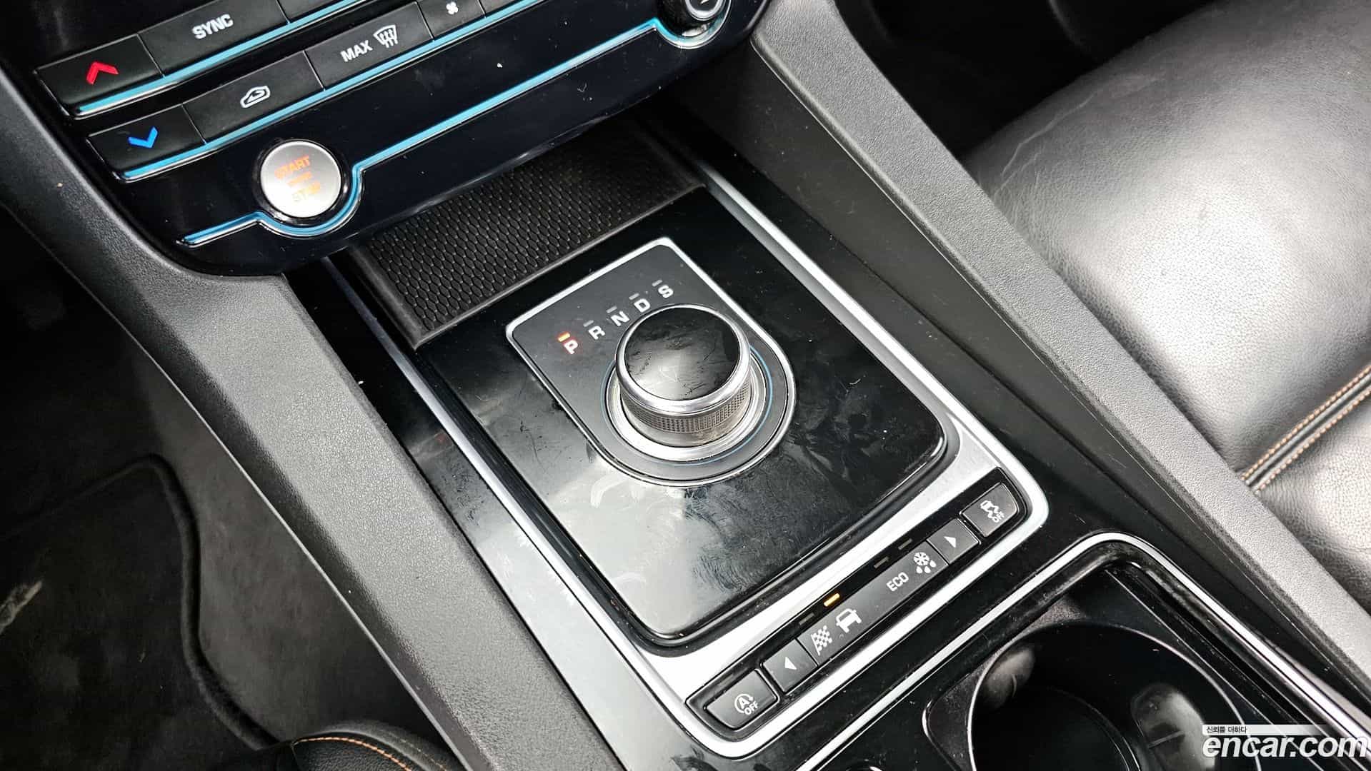 F-PACE Jaguar 2018.2-INNER-009