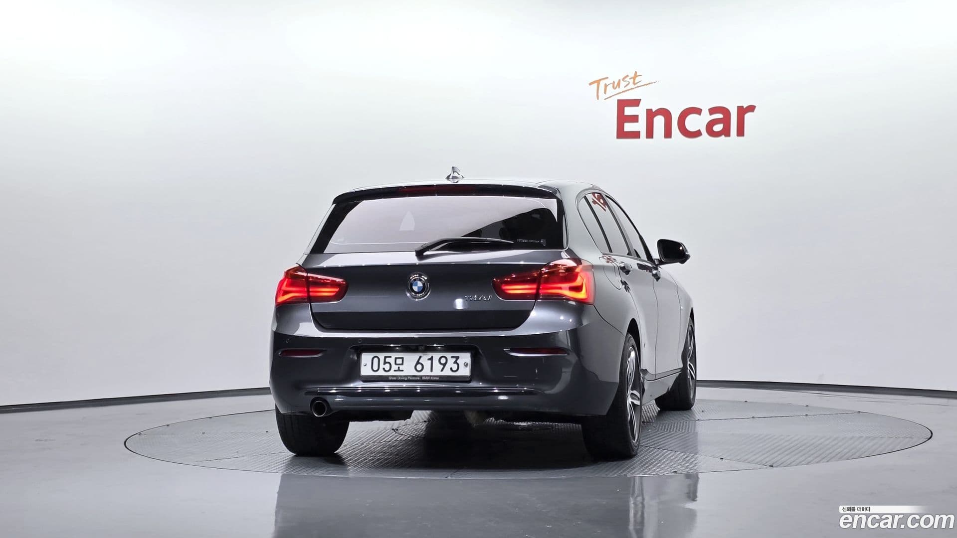 Main__Slider__Photo:1-Series BMW 2017.2-3