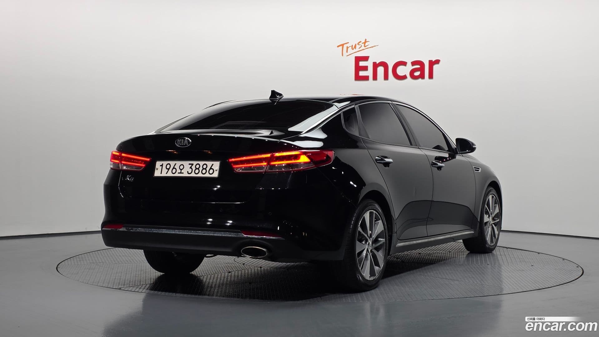 Main__Slider__Photo:K5 Kia 2017.11-1