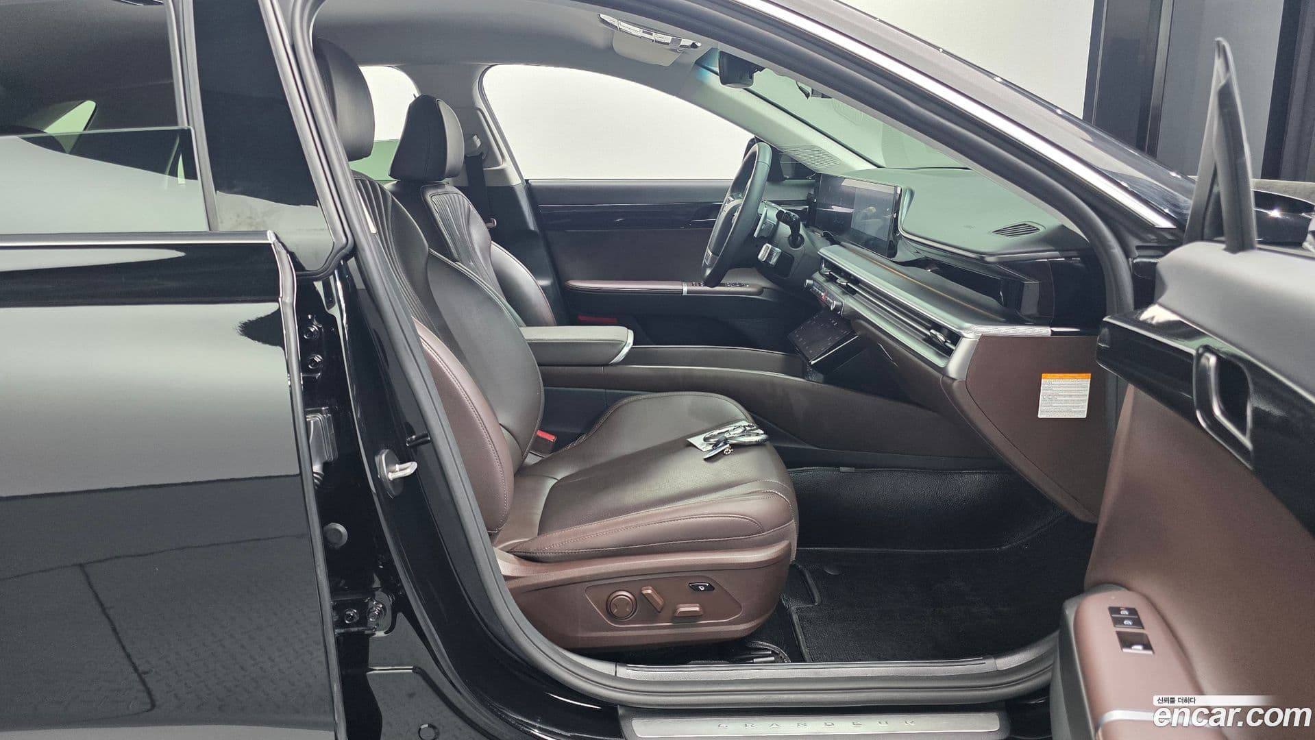 Main__Slider__Photo:Grandeur Hyundai 2023.2-10