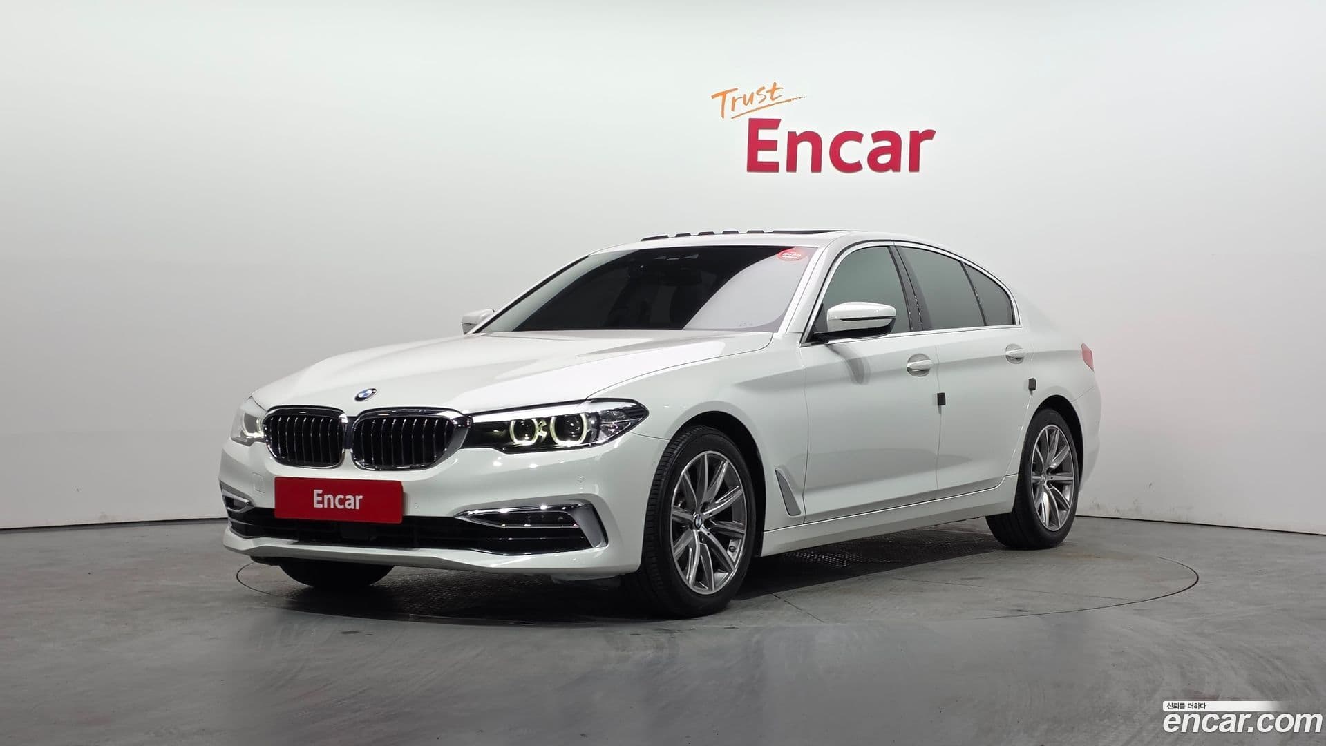 Main__Slider__Photo:5-Series BMW 2019.5-0