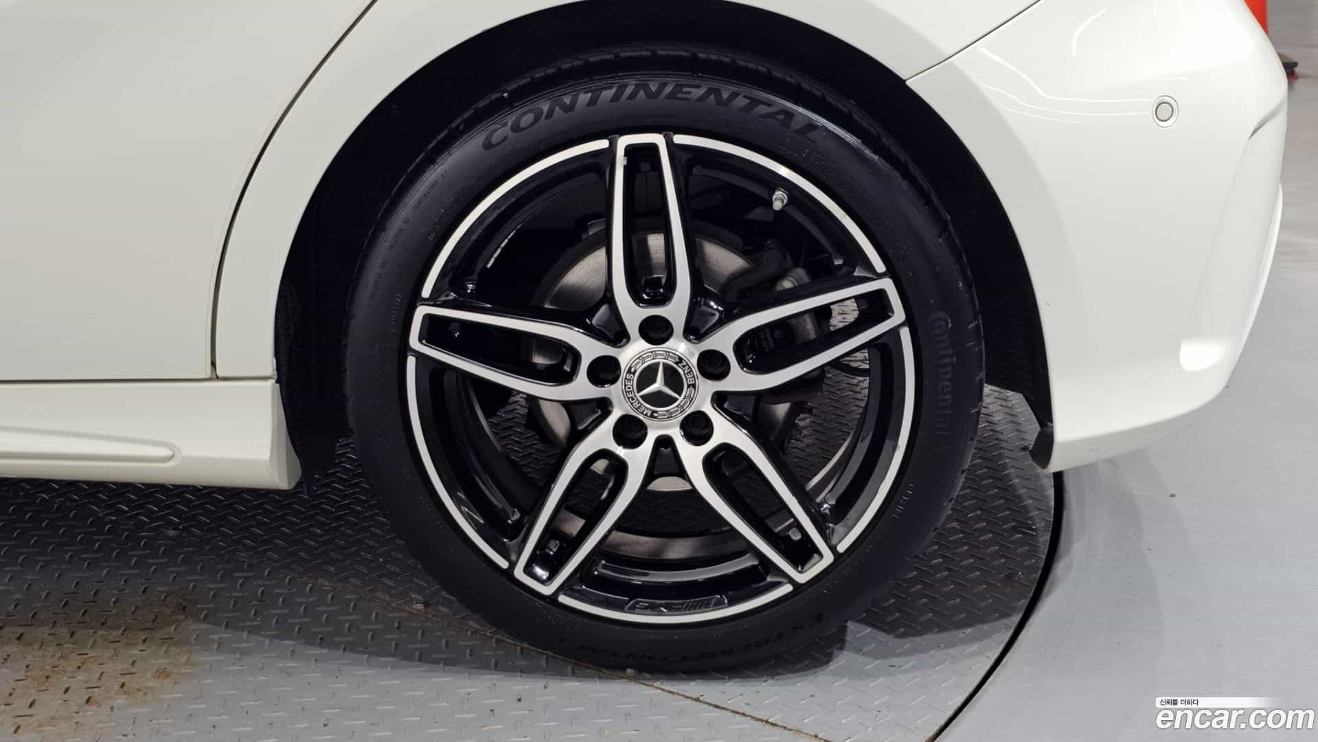 A-Class Mercedes-Benz 2017.8-OUTER-031