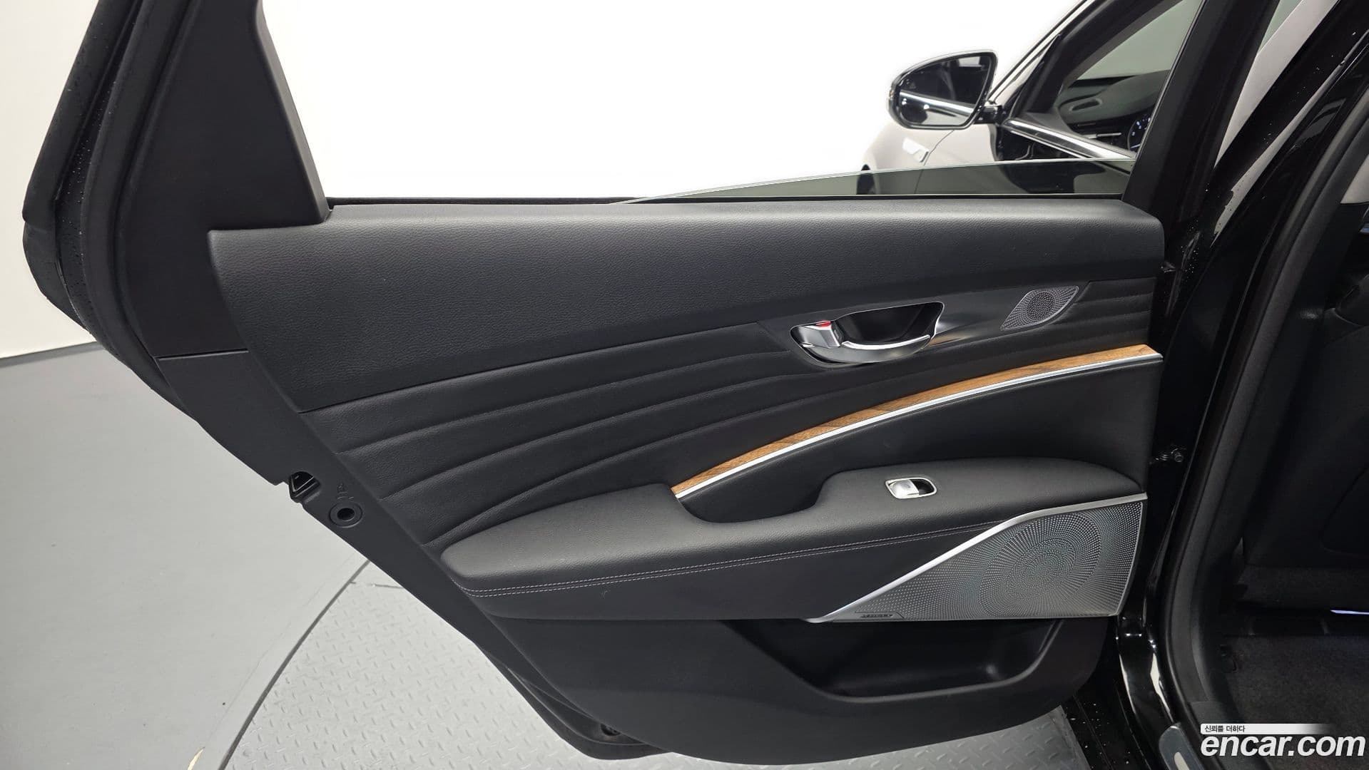 Main__Slider__Photo:K9 Kia 2021.10-24