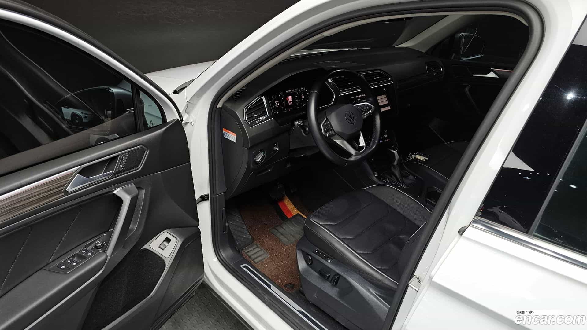 Tiguan Volkswagen 2023.8-OPTION-015