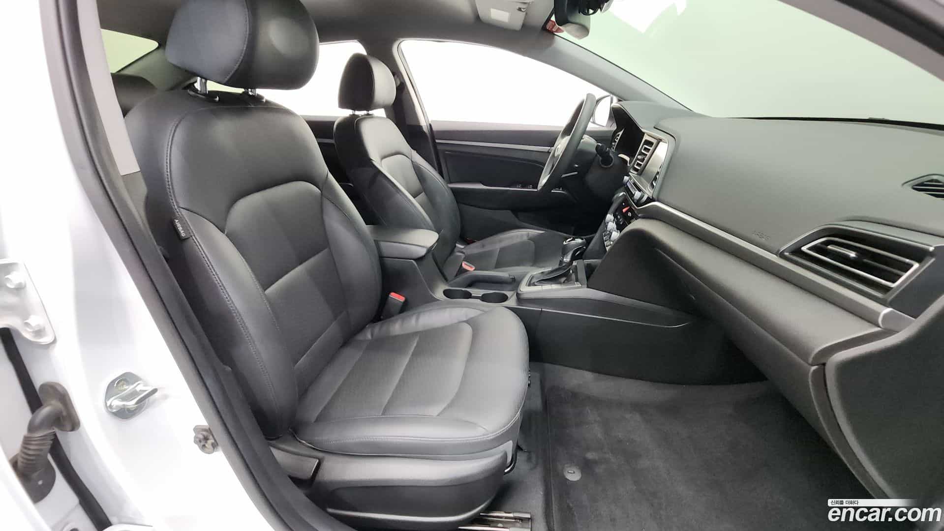 AVANTE Hyundai 2020.1-INNER-010
