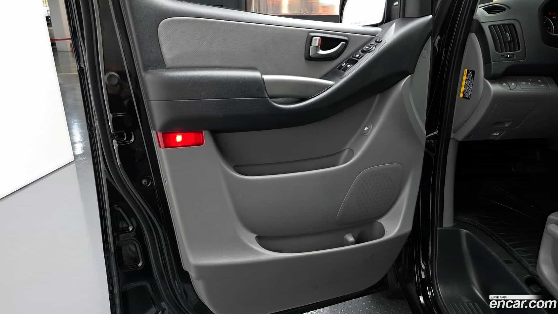 Starex Hyundai 2020.11-INNER-034