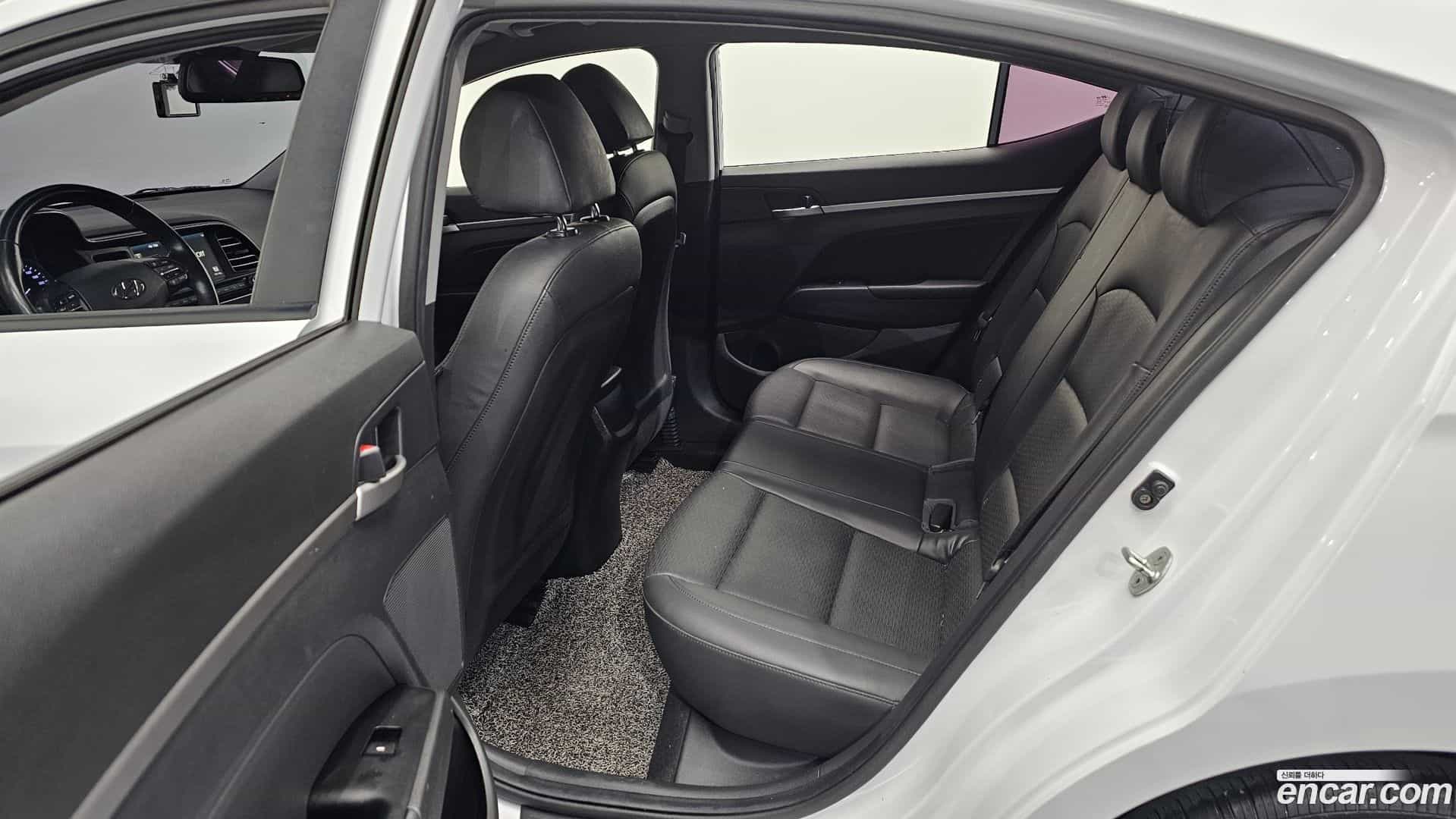 AVANTE Hyundai 2019.11-OPTION-015