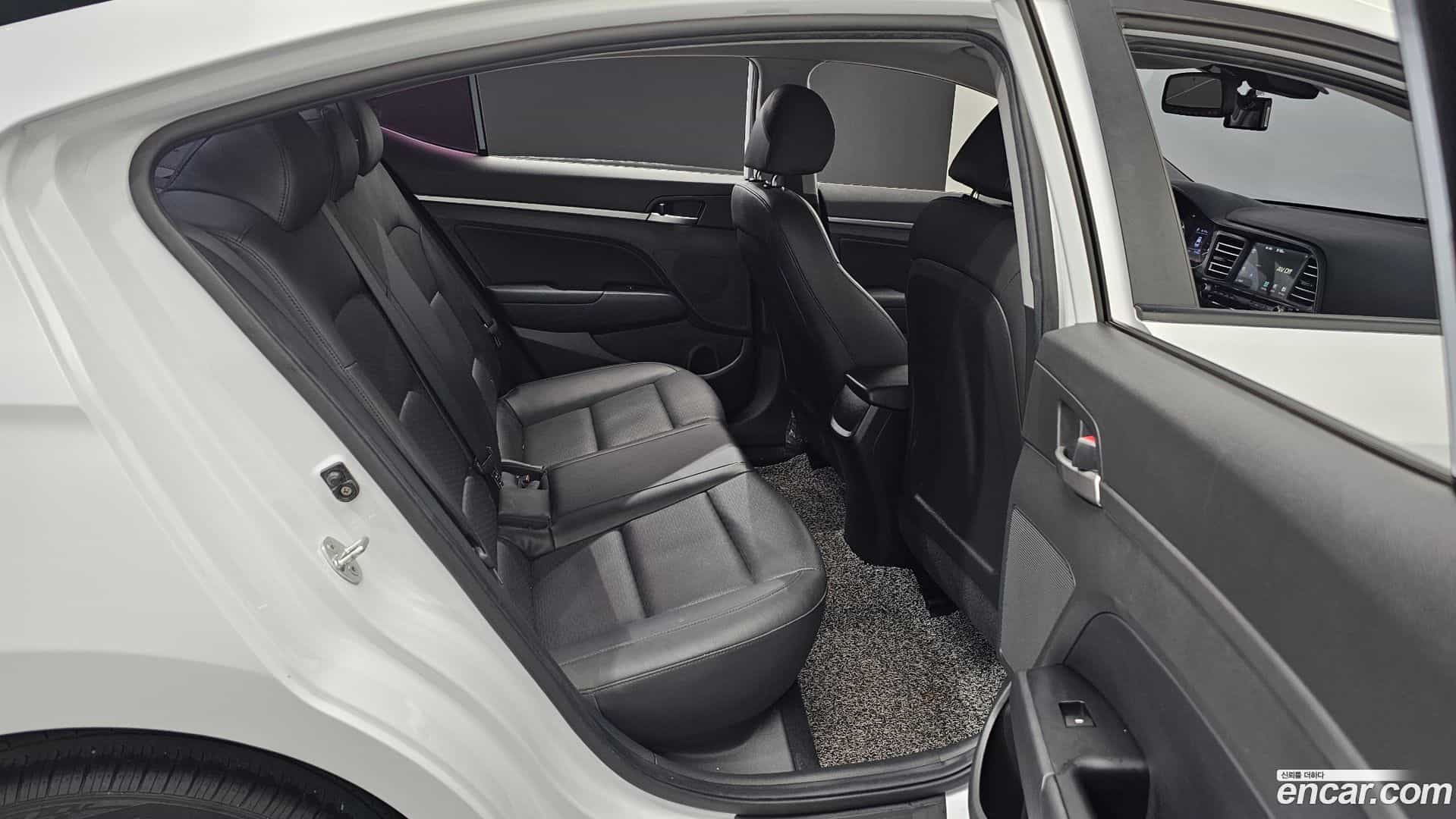 AVANTE Hyundai 2019.11-OPTION-022