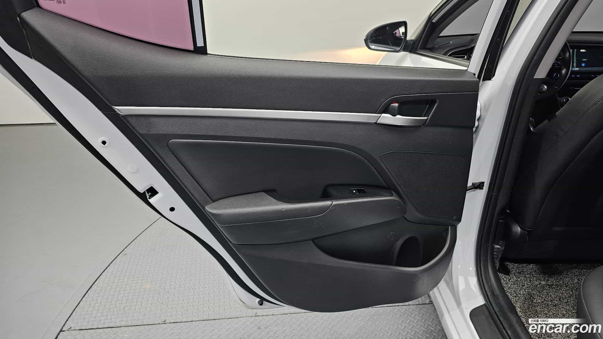 AVANTE Hyundai 2019.11-INNER-035