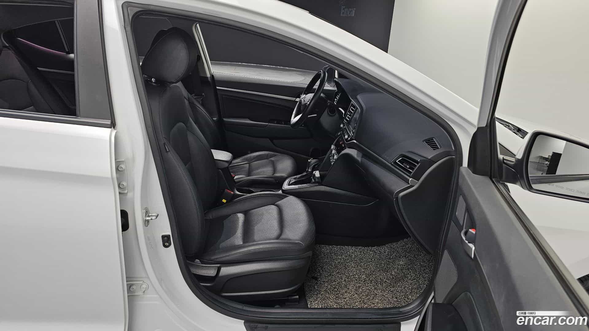 AVANTE Hyundai 2019.11-INNER-036