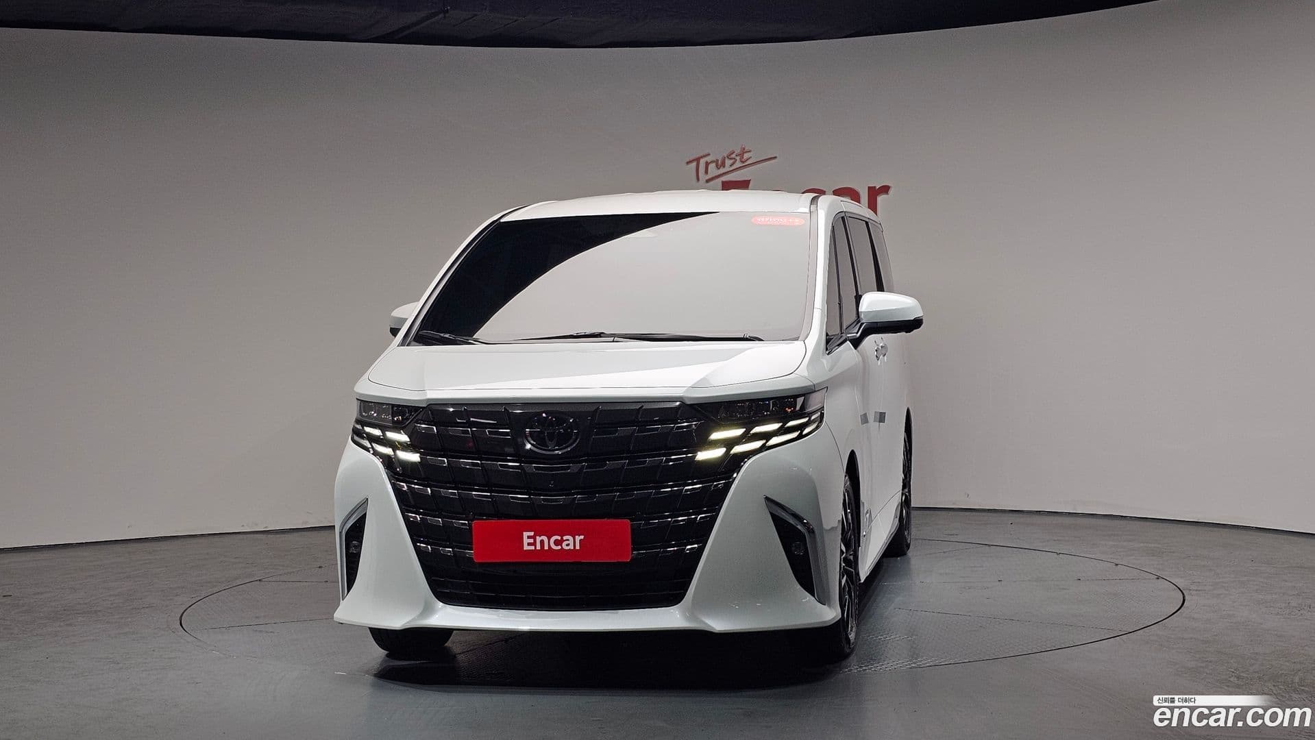 Main__Slider__Photo:Alphard Toyota 2024.9-2
