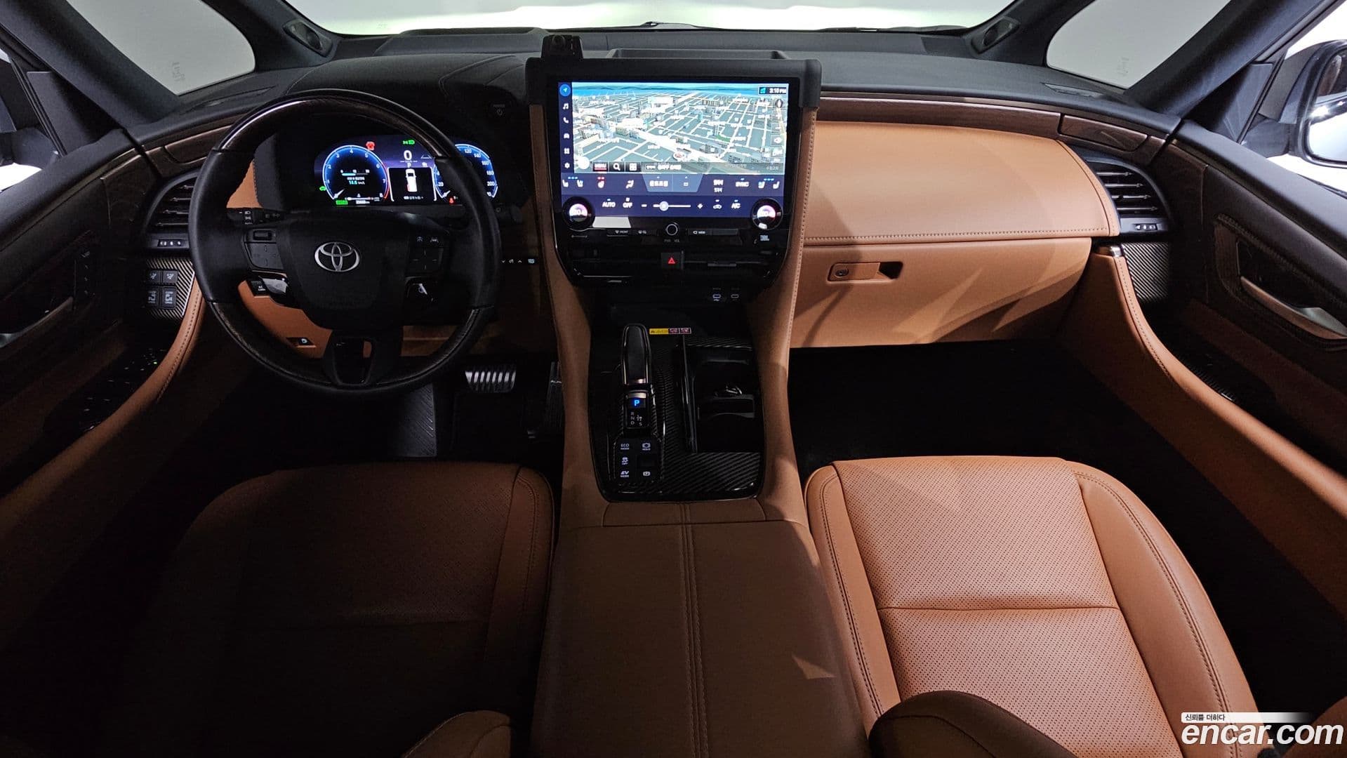 Main__Slider__Photo:Alphard Toyota 2024.9-6