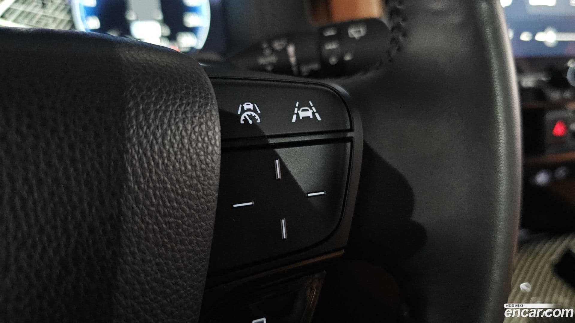 Main__Slider__Photo:Alphard Toyota 2024.9-26
