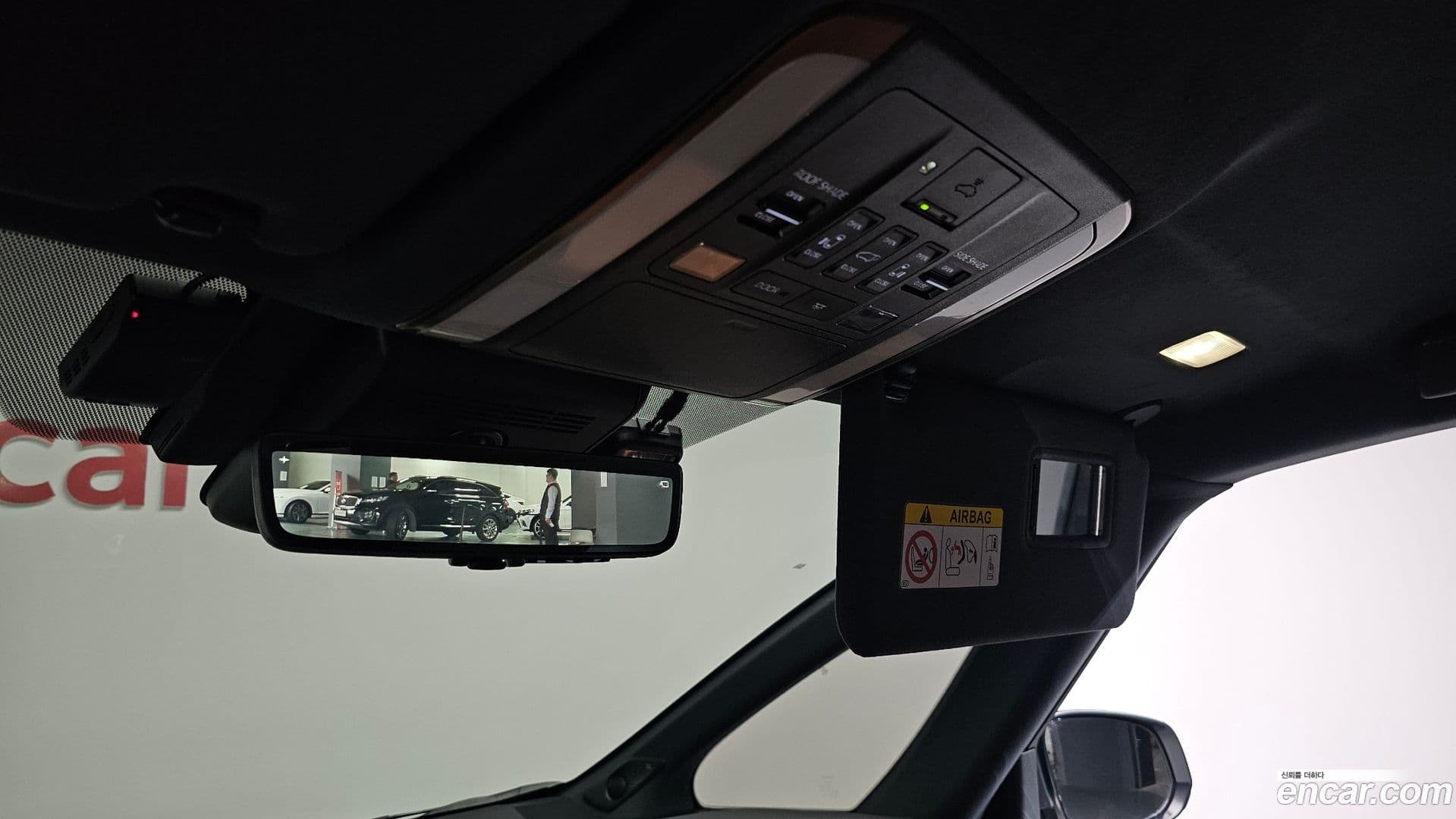 Main__Slider__Photo:Alphard Toyota 2024.9-27