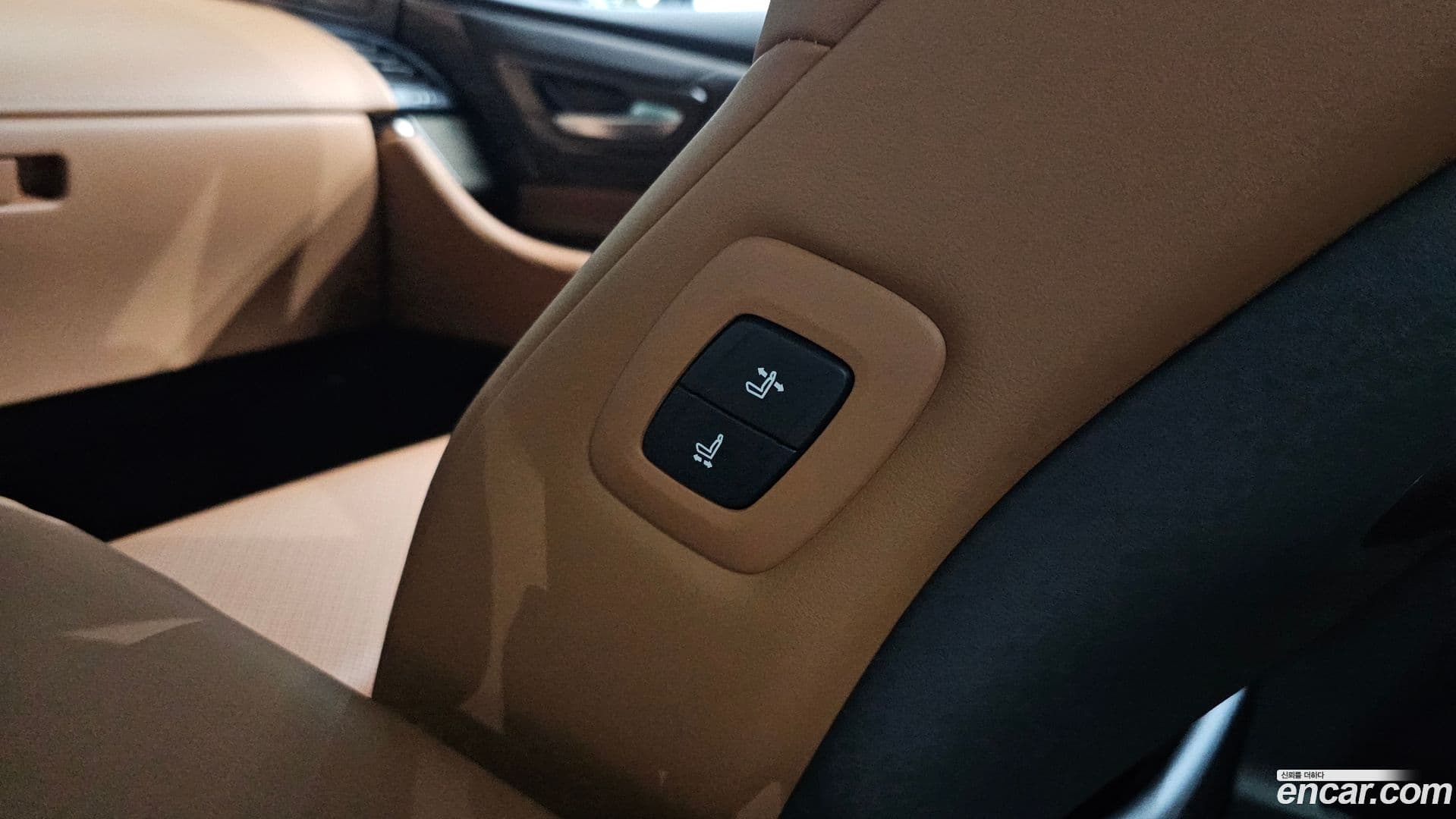 Main__Slider__Photo:Alphard Toyota 2024.9-33
