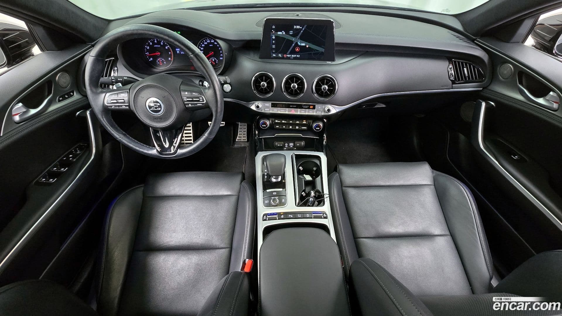 Main__Slider__Photo:Stinger Kia 2019.3-6