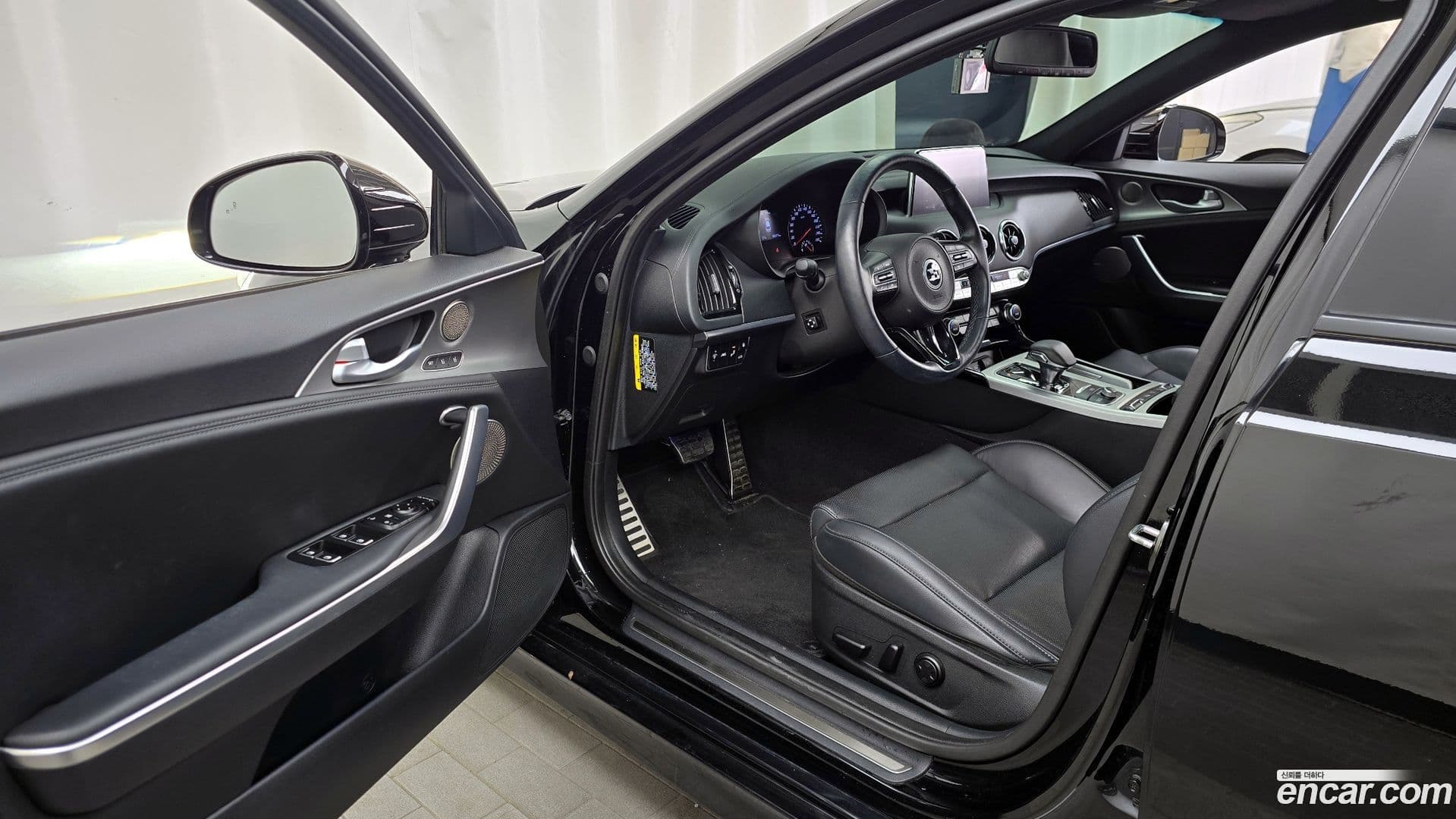 Main__Slider__Photo:Stinger Kia 2019.3-9