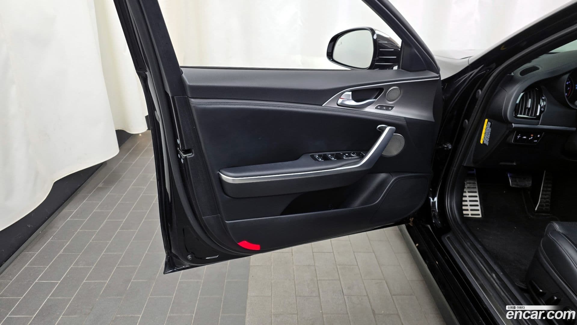 Main__Slider__Photo:Stinger Kia 2019.3-23