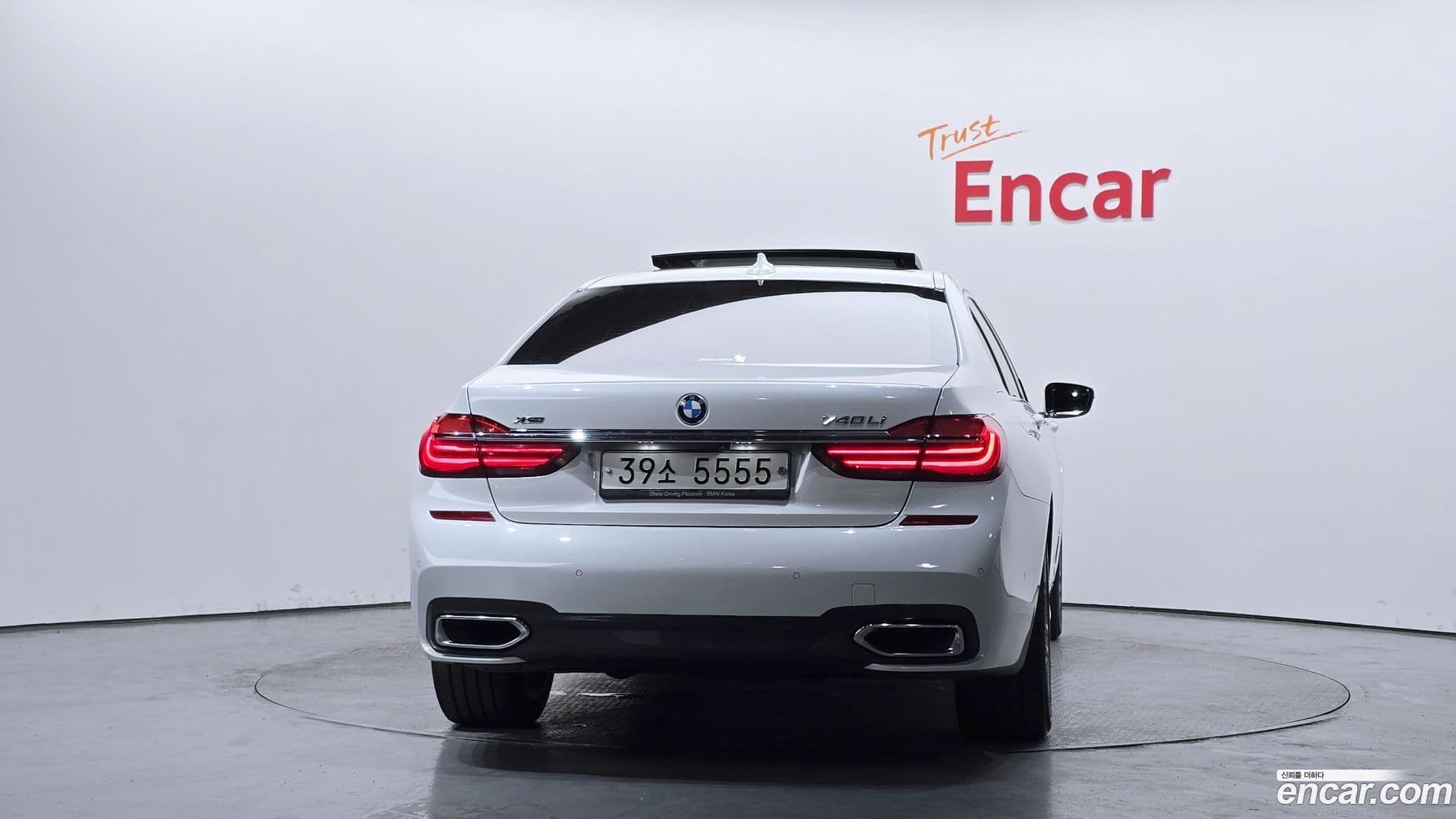 Main__Slider__Photo:7-Series BMW 2018.0-3