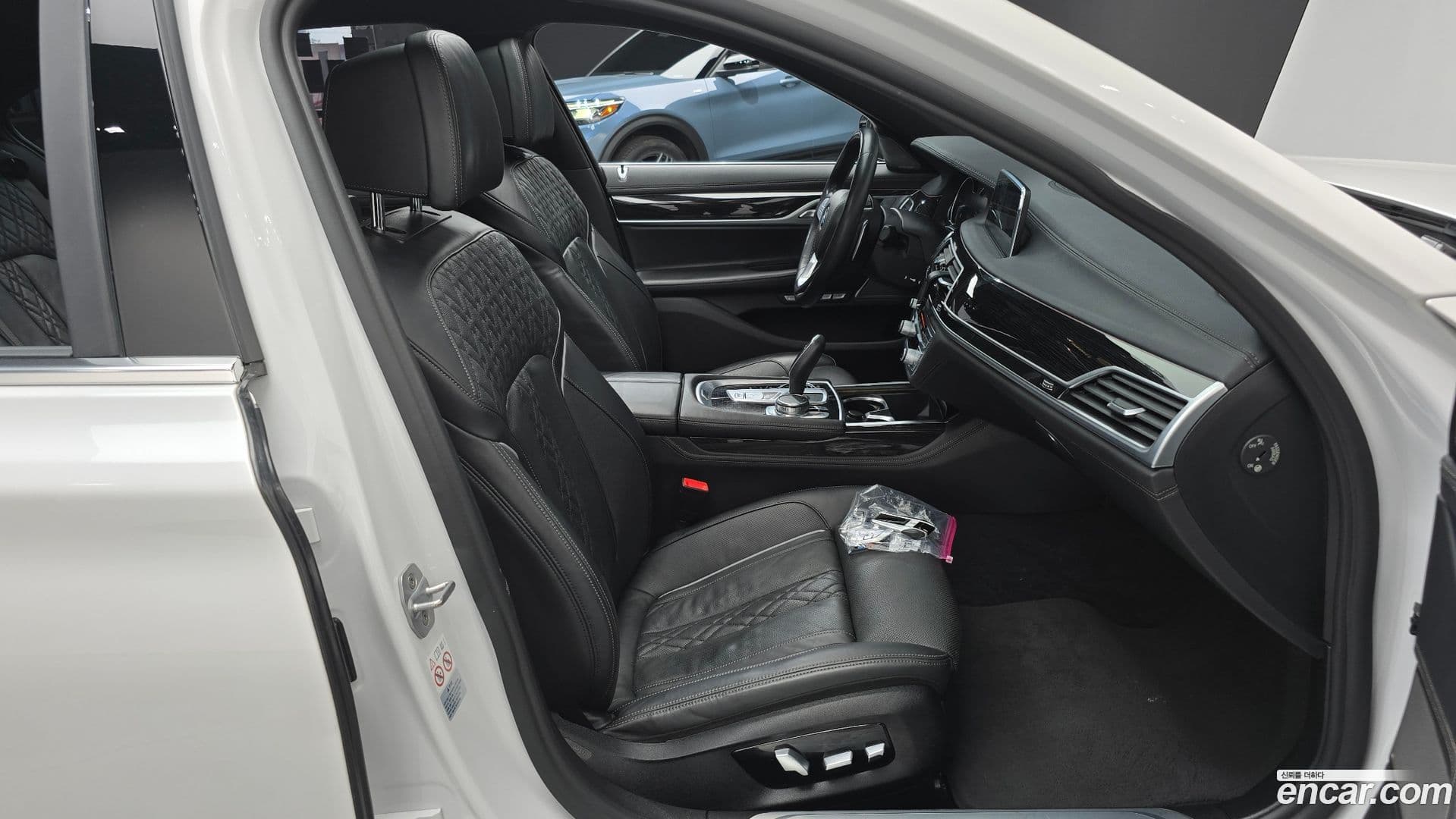 Main__Slider__Photo:7-Series BMW 2018.0-10