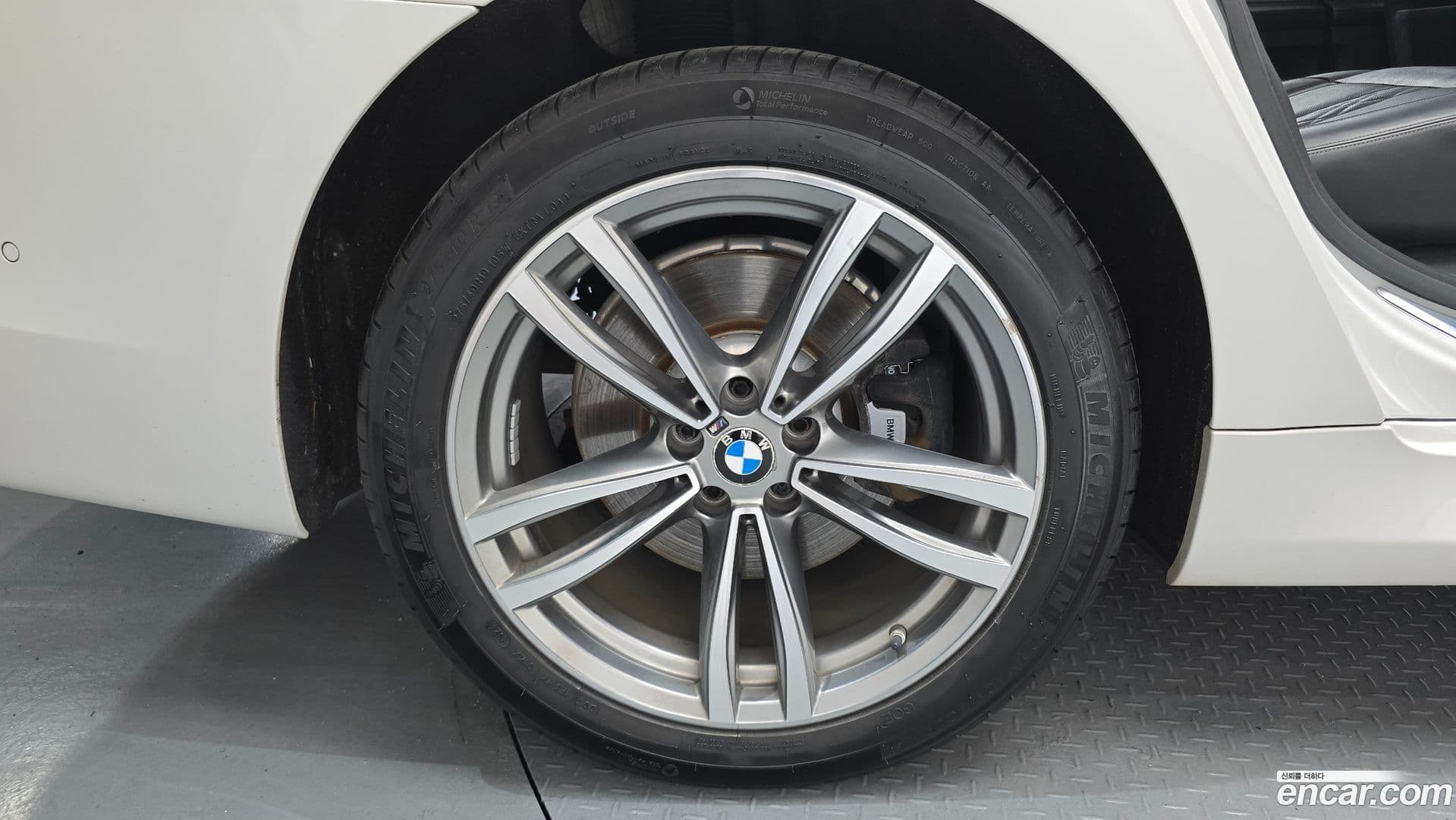 Main__Slider__Photo:7-Series BMW 2018.0-20