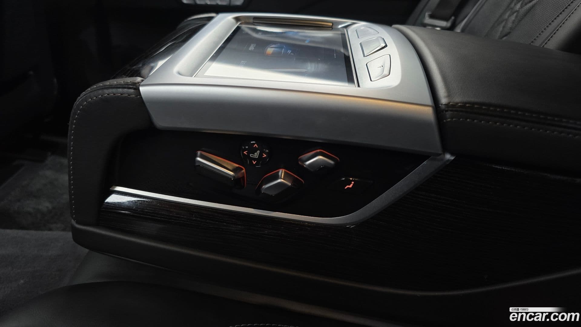 Main__Slider__Photo:7-Series BMW 2018.0-33