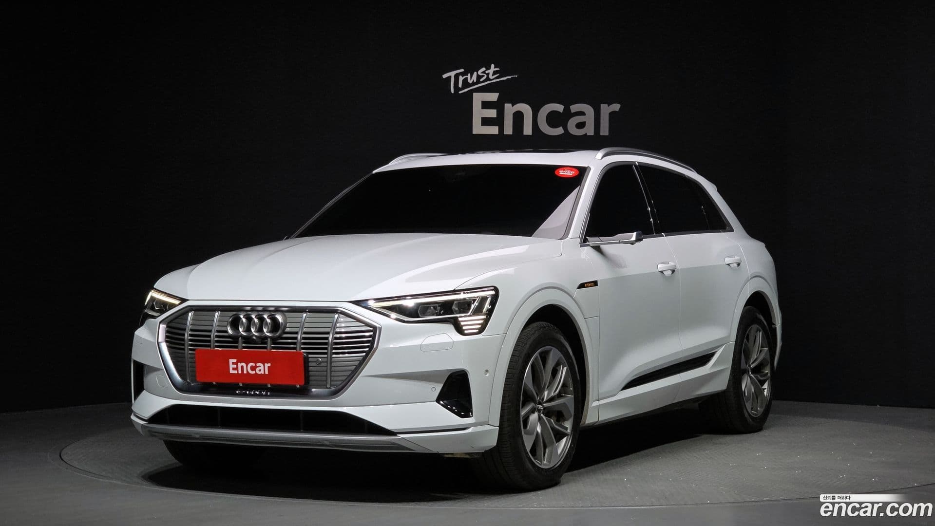 Main__Slider__Photo:e-tron Audi 2020.7-0