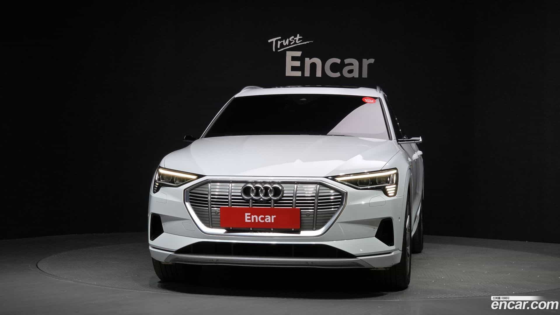 e-tron Audi 2020.7-OUTER-003