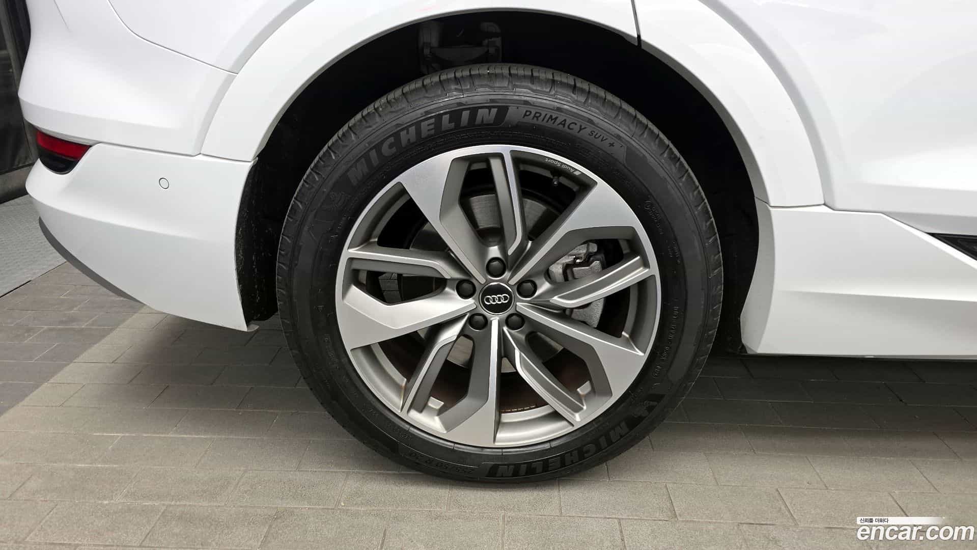 e-tron Audi 2020.7-OUTER-005
