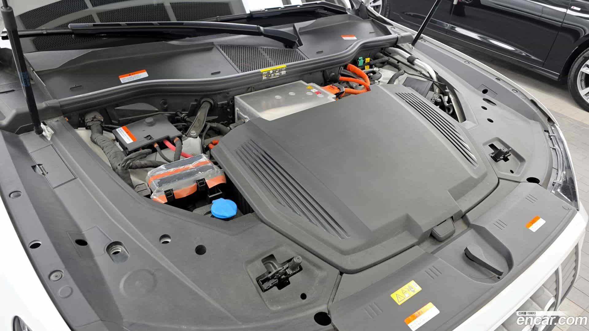 e-tron Audi 2020.7-OUTER-006