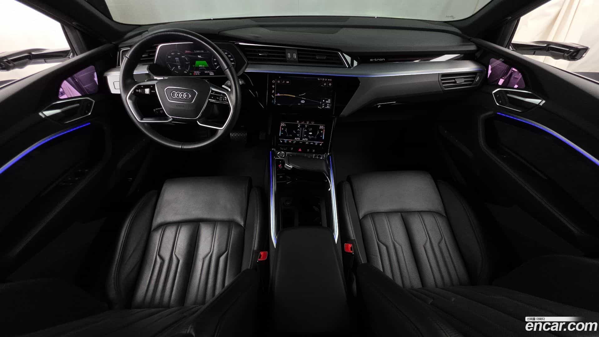 e-tron Audi 2020.7-INNER-007