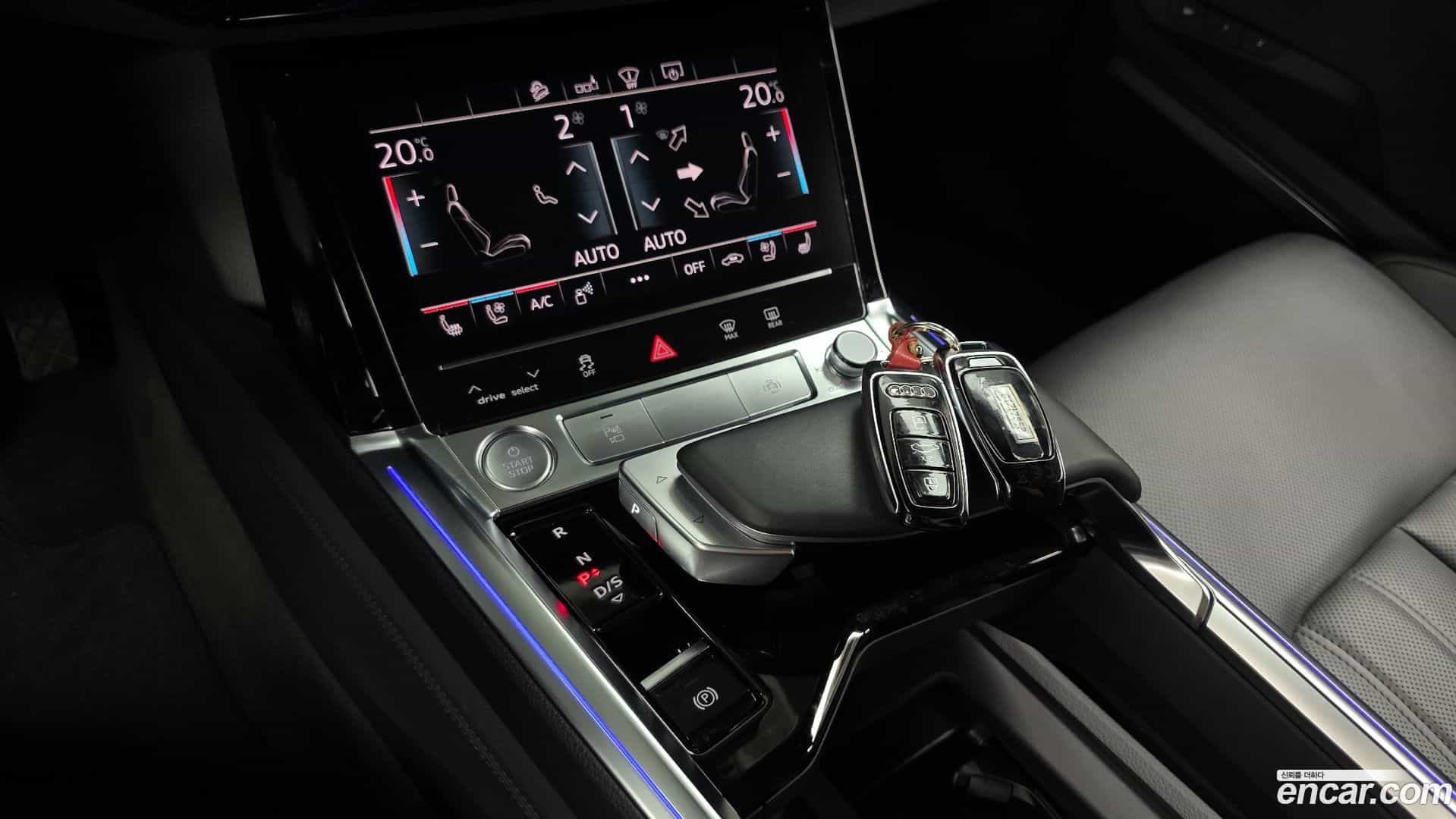 e-tron Audi 2020.7-INNER-009