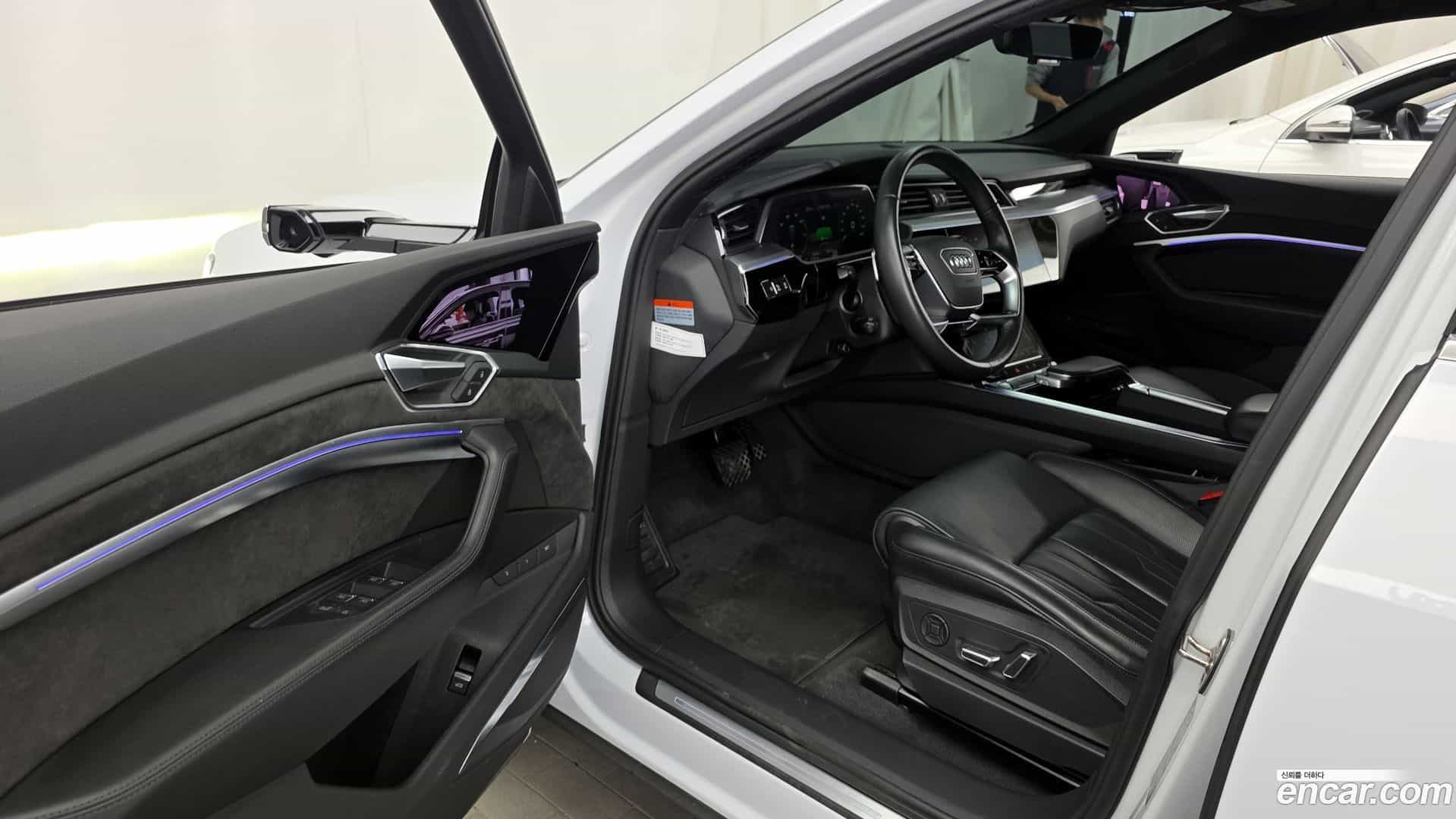 e-tron Audi 2020.7-INNER-010