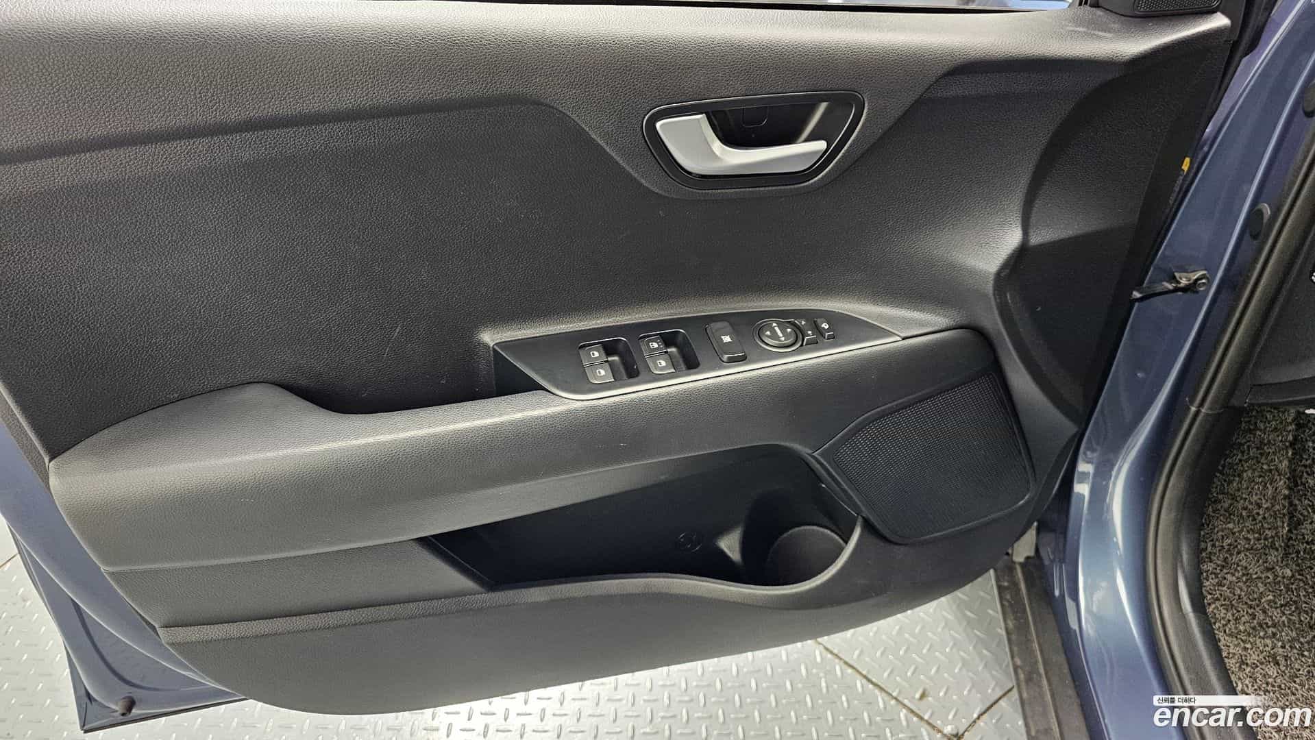 Stonic Kia 2018.9-INNER-034
