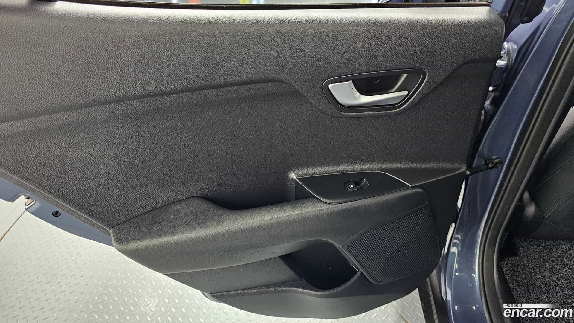 Stonic Kia 2018.9-INNER-035