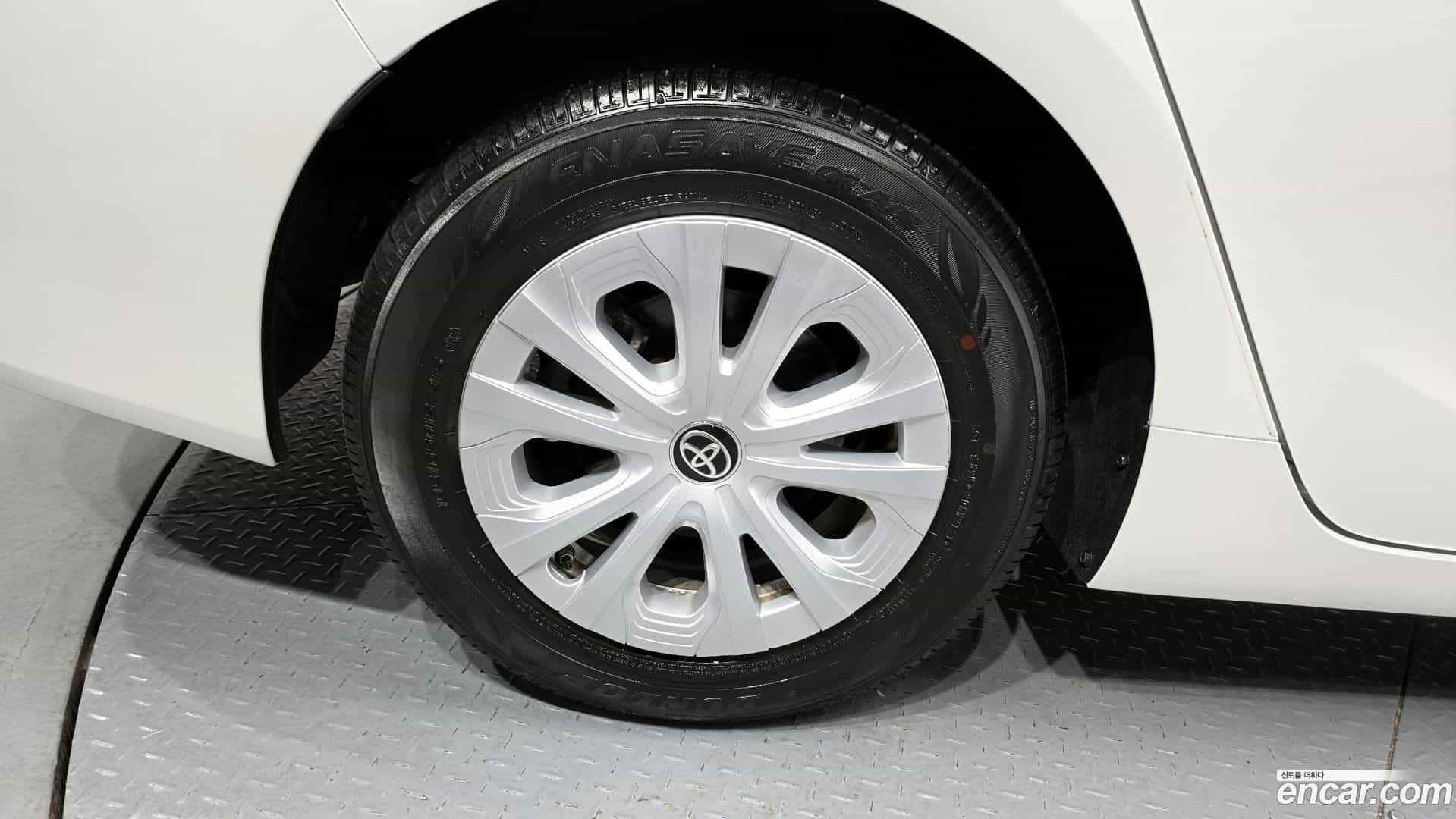Prius Toyota 2021.6-OUTER-005
