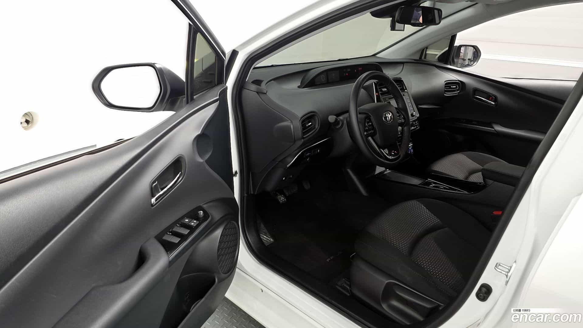 Prius Toyota 2021.6-INNER-010