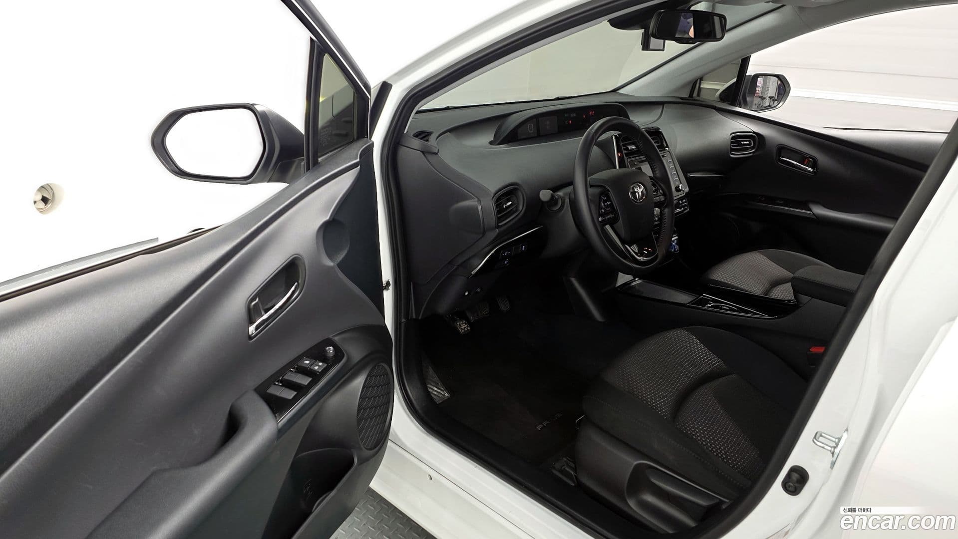 Main__Slider__Photo:Prius Toyota 2021.6-9