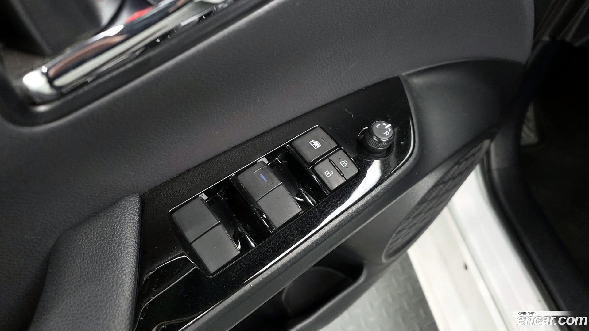Main__Slider__Photo:Prius Toyota 2021.6-18